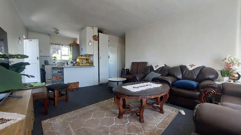 2 Bedroom Property for Sale in Oakglen Western Cape